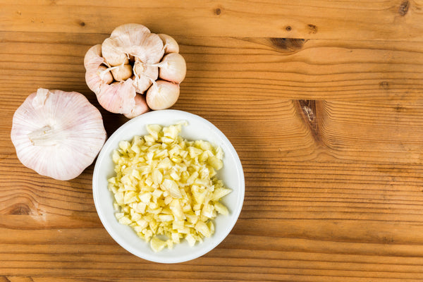 A Step-By-Step Guide to Mincing Garlic